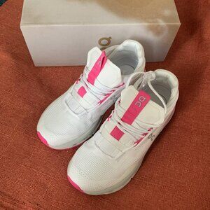 On Running Cloudnova Undyed White & Carnation (Barbie)